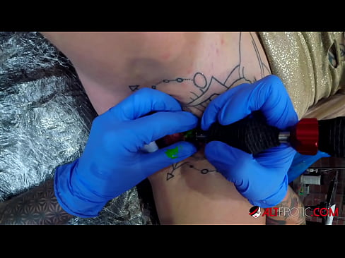 ❤️ Ekstremt tatoveret hottie Sully Savage fik en tatovering på sin klitoris ❤❌ Porno at da.thebestfetishsites.ru ️