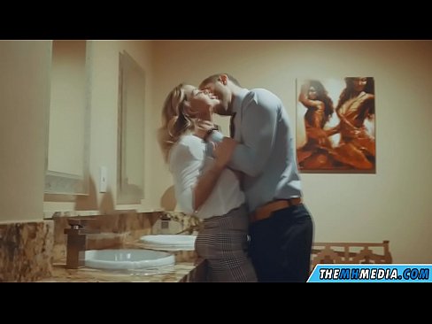 ❤️ Når en barmfagre blondine forfører dig på et offentligt toilet ❤❌ Porno at da.thebestfetishsites.ru ️